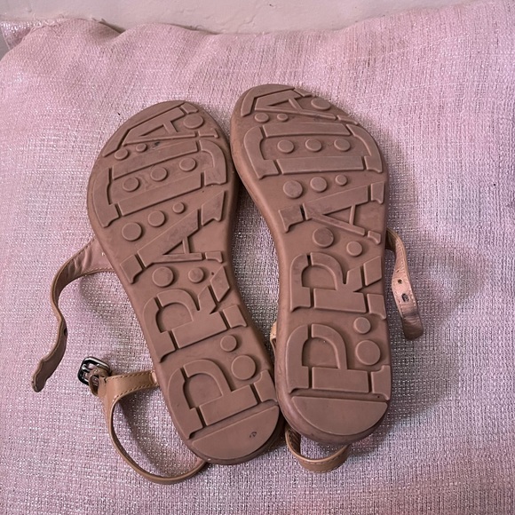 100% Authentic Prada Nude Patent Leather Thong Sandal Size 5 - Picture 9 of 11